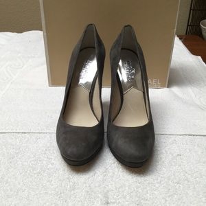 Michael Kors Haven pump